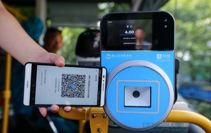You can take public transportation by swiping your mobile phone. Hangzhou Public Transport will fully promote mobile payment.jpg