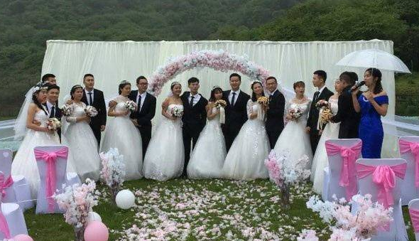 During the graduation season, 15 couples in this class held a collective wedding! .jpg