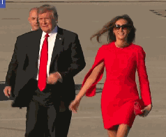 Embarrassment! Trump wanted to hold hands but was thrown away by his wife! .jpg