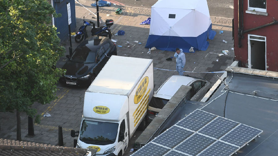 A truck in London crashed into a pedestrian near the Muslim Center.jpg