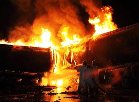 巴基斯坦运油车爆炸.jpg