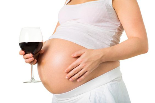 研究表明 孕妇饮酒影响婴儿颜值