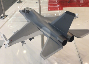 我国自主研发FC-31战机模型亮相巴黎航展.jpg