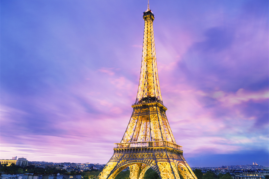 How much money does the Eiffel Tower burn every day when the lights are on?.jpg