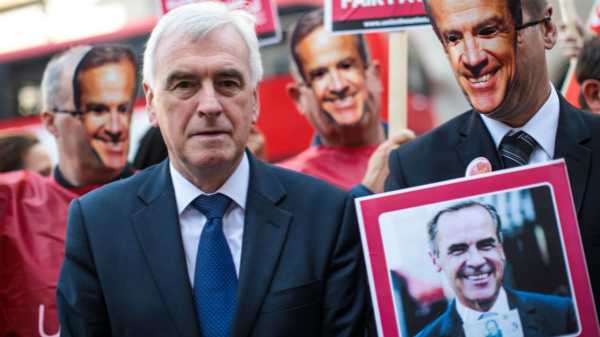 The Bank of England security personnel went on strike .jpg