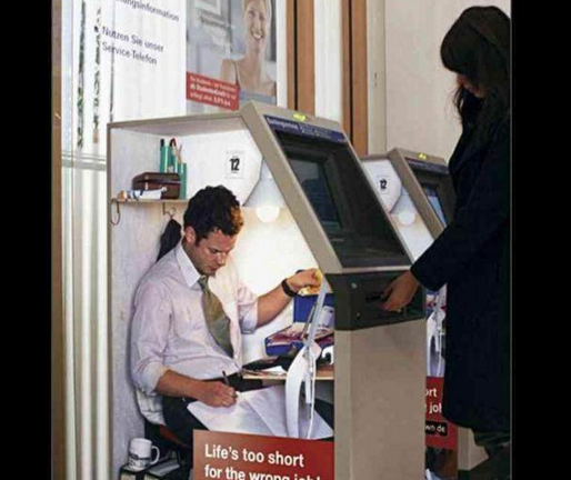 德州一男子被困ATM机 最终通过传纸条脱困