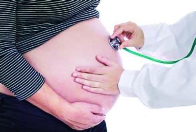 More than 3 million elderly pregnant women will catch the last bus every year after 70.jpg
