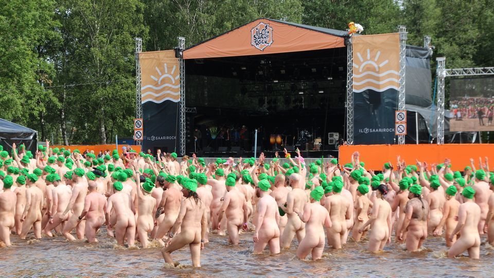 789人参加裸泳 芬兰3度挑战世界纪录.jpg