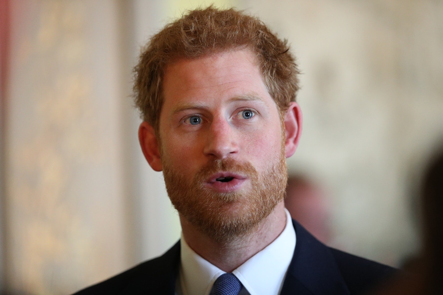 With the approval of the royal family members, Meghan really wants to marry into the royal family.jpg
