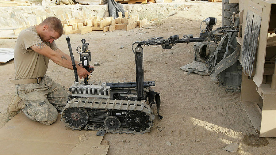 More than one hundred technology industry leaders called for the ban on "killer robots".jpg