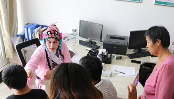 Doctors wearing Peking opera costumes asked questions.jpg