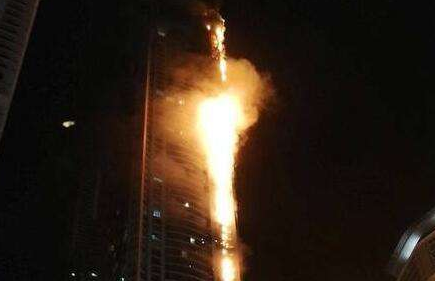 阿联酋迪拜火炬大厦第二次变身'火炬'