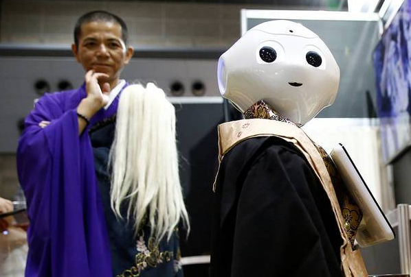 僧人也被抢饭碗 日本殡葬行业遭机器人'入侵'