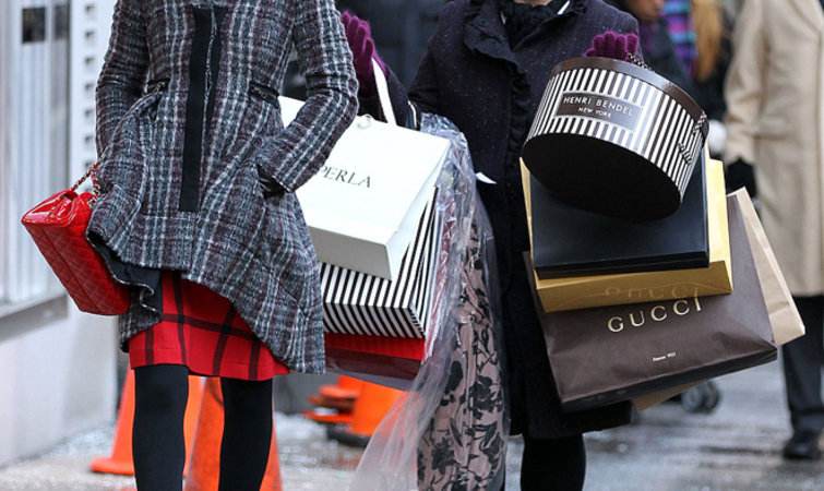 奢侈品在华溢价缩小 但仍比法国高32%