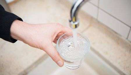 研究表明 多国自来水被塑料污染