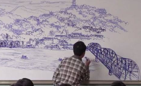 美术老师黑板上画兰州山水 惊艳全班学生