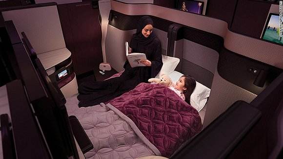 卡塔尔航空推出全球首个双人床商务舱