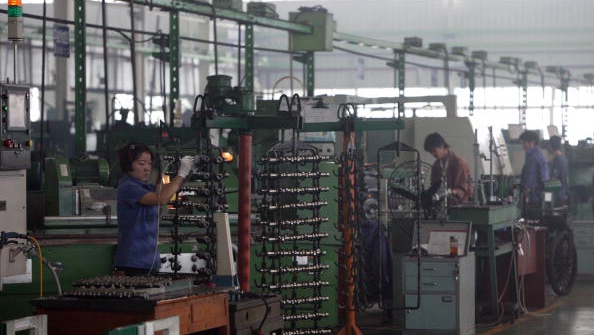 10月份中国制造业、非制造业PMI双双回落.jpg