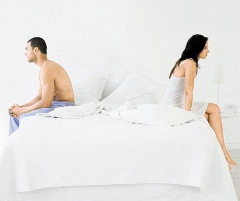 最新研究表明 四分之一的英国伴侣分床睡觉.jpg