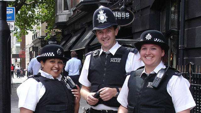 英国警察宣布以后不再管偷窃抢劫了!