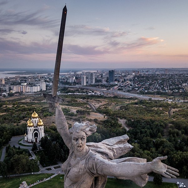 75 years later, the memory of the Battle of Stalingrad is not as good as smoke.jpg