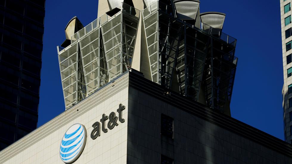 AT&T和时代华纳的合并对消费者意味着什么?
