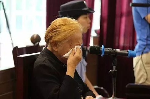 The 83-year-old mother killed her disabled son with tears because of love.jpg