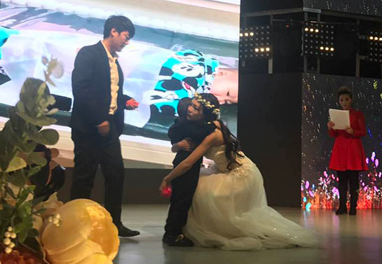 A 4-year-old boy with leukemia held a special wedding for the bride.jpg