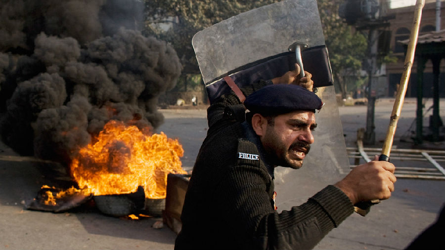 Pakistan's three-week protests quelled .jpg