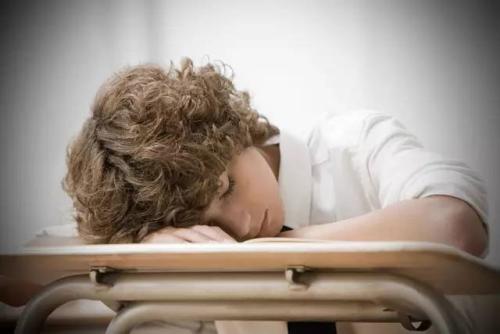 Studies have found that teenagers love to sleep late because of the brain.jpg