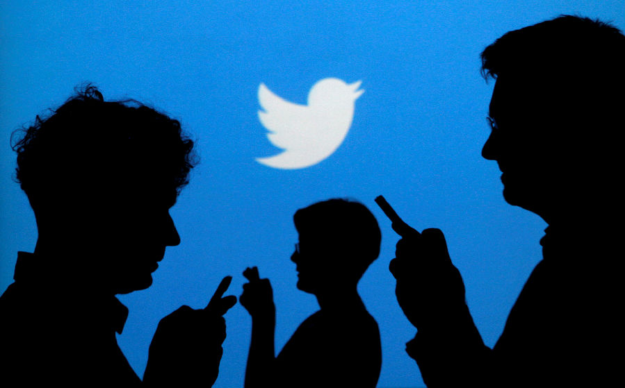 Social media may be the main cause of the rise in the suicide rate among American youth.jpg