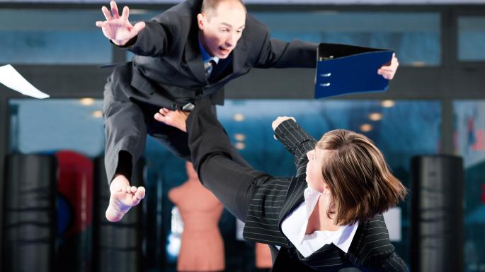 脱欧谈判太凶险 英国谈判官学防身术