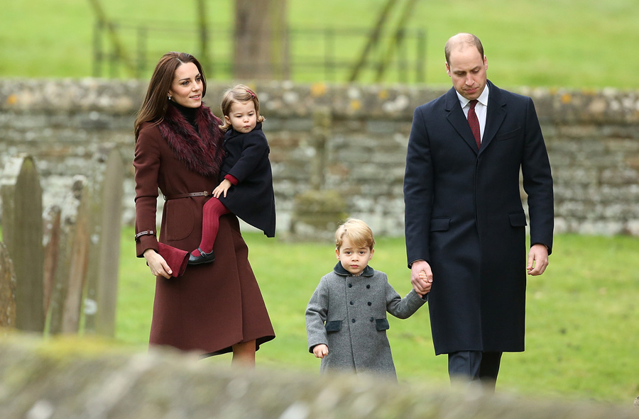 为什么出门都是威廉王子牵乔治小王子的手.jpg