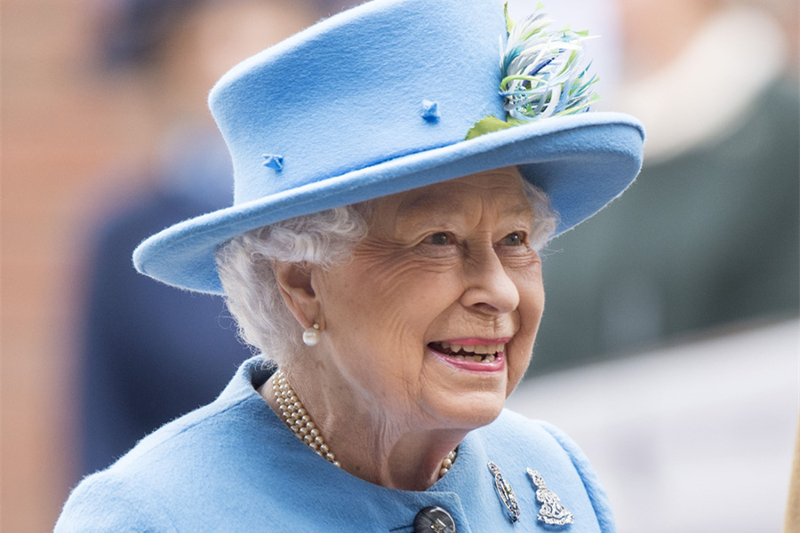 The Queen of England turned into a narrator, and the talk show showed a lot of laughter.jpg