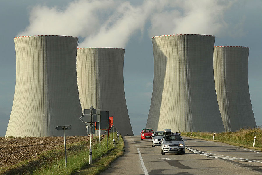 U.S. manufacturers urge Trump to restrict uranium imports.jpg
