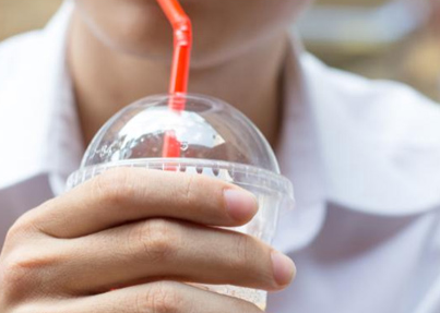 The United Kingdom and the United States launched an anti-sipper campaign to say no to plastic straws .jpg