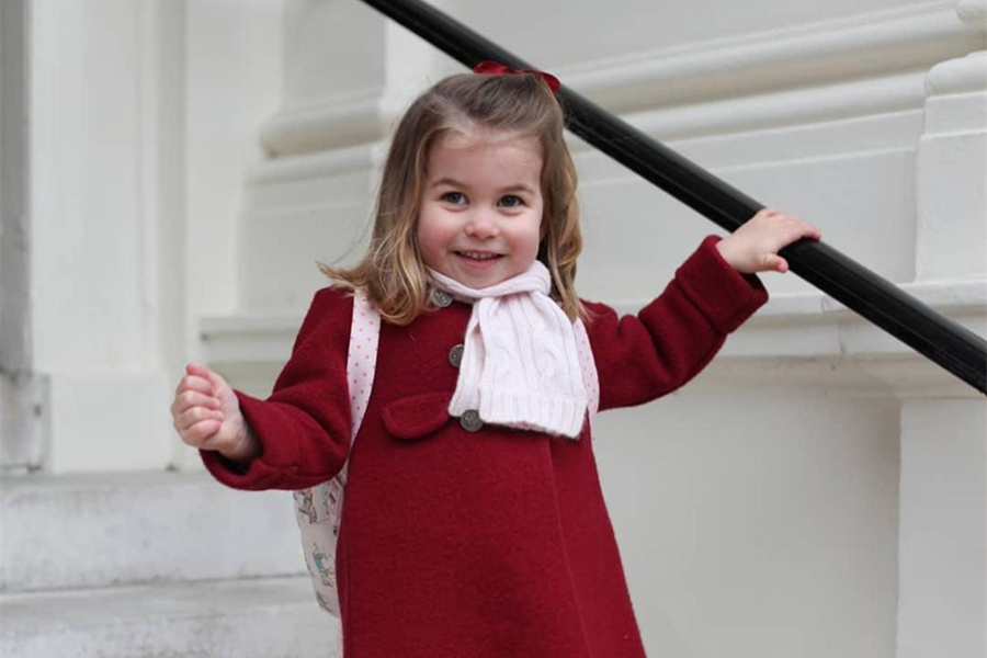 夏洛特公主上幼儿园了 凯特王妃亲自拍照留念