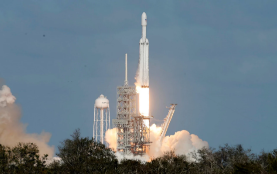 The SpaceX Falcon Heavy Rocket made its first flight successfully.jpg