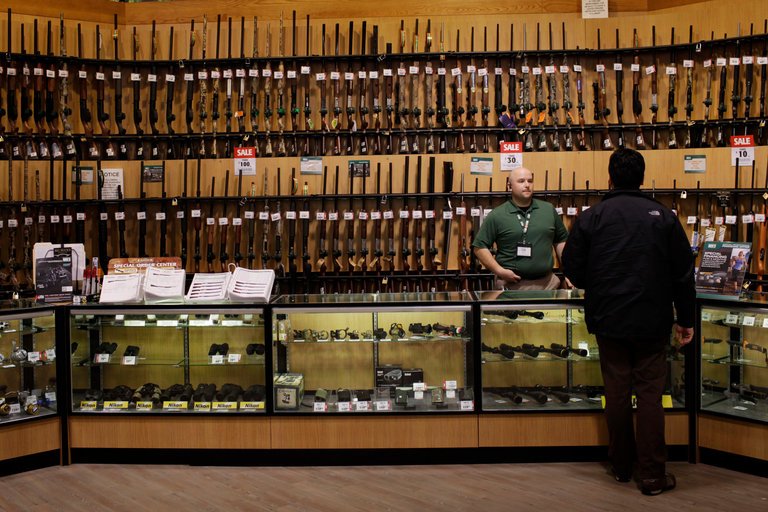 Two major U.S. retailers stopped selling guns to customers under the age of 21.jpg
