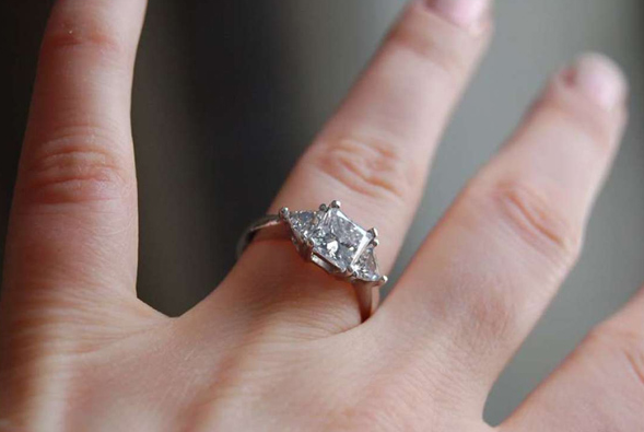为什么结婚戒指要戴在左手上?