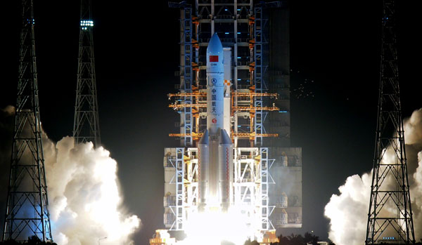 my country’s Long March 5B carrier rocket plans to fly for the first time next year.jpg