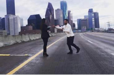 男子跪高速公路中间求婚,你怎么看?