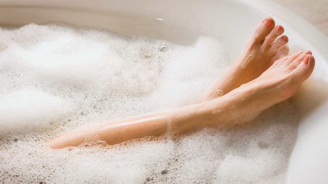 研究表明 泡澡的减肥效果可以和步行30分钟媲美!