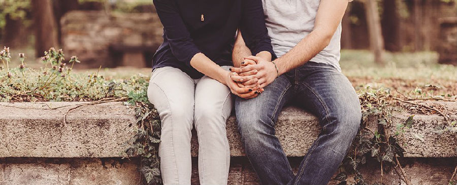 研究显示 情侣手拉手会有益大脑和身体