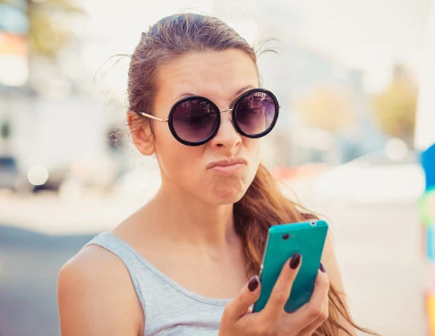 The survey shows that American millennials have begun to abandon social media.jpg