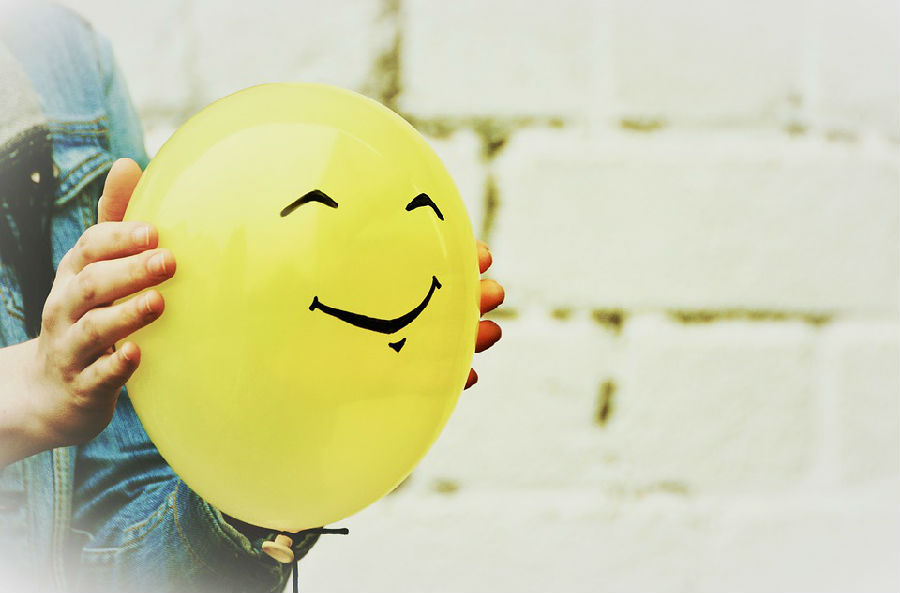 研究发现 微笑能给人造成压力也能缓解压力