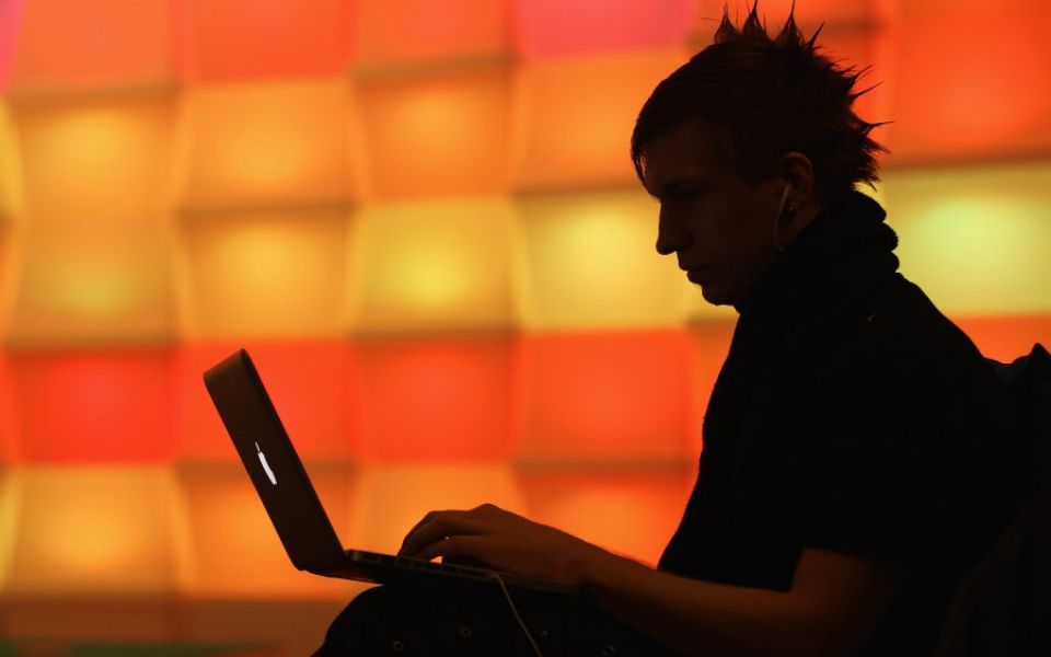 The United States announced sanctions against Iranian hackers.jpg