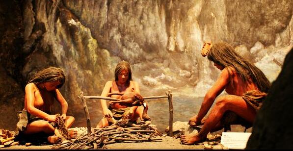 VOA慢速英语(翻译+字幕+讲解):科学家:早期人类聪明得超乎想象