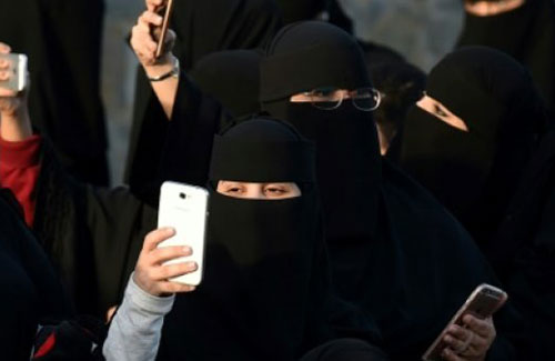 Saudi Arabia has issued new regulations: peeping on spouse’s mobile phone is a criminal offence or sentenced to one year’s imprisonment.jpg