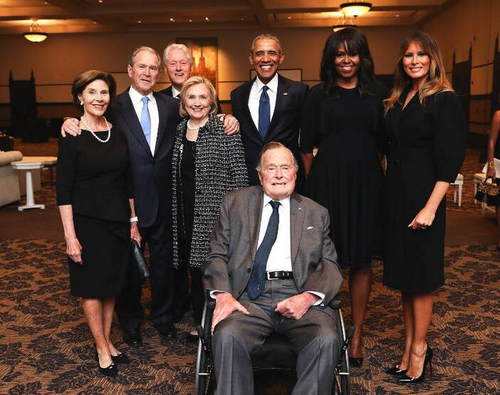 前总统老布什因血液感染入院治疗.jpg